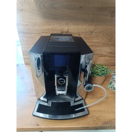 Jura E8 Chrome (12 hónap garancia)